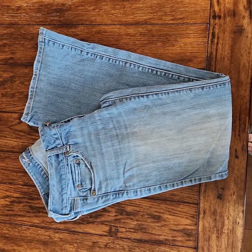 American Eagle Favorite Boyfriend Jeans.  Size 6 regular.
